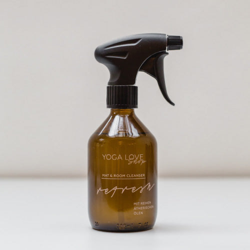 Yogamatten- und Raumspray "refresh" mit dem Duft von Grapefruit, Eukalyptus, Thymian und Zitronenöl um deine Matte gründlich zu reinigen, oder auch dein Zuhause und dich selbst zu erfrischen.