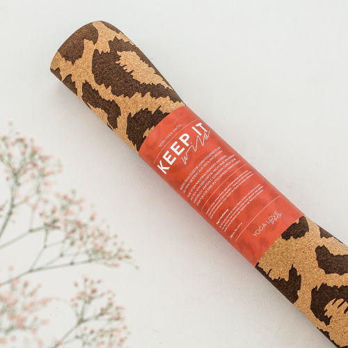 Nachhaltige Yoga Love Shop Yogamatte aus Kork mit Leo Print