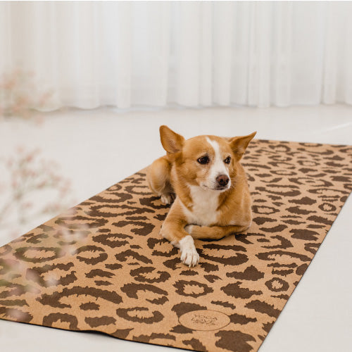 Yoga Love Shop Inspirationsbild: Kork-Yogamatte mit Hund
